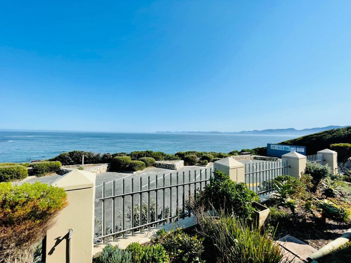 The View At Whale Cove De Kelders Apartment Екстериор снимка