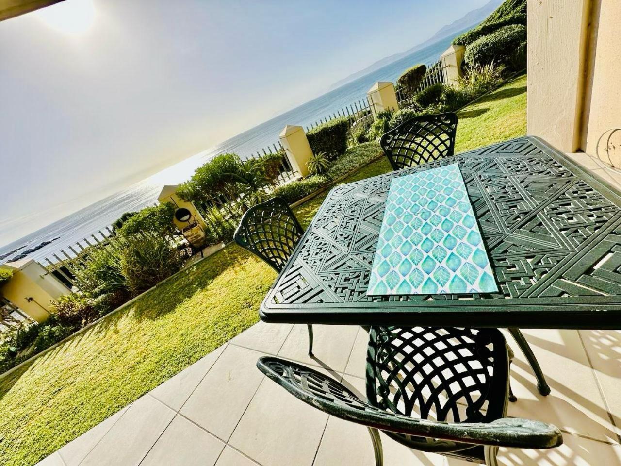 The View At Whale Cove De Kelders Apartment Екстериор снимка